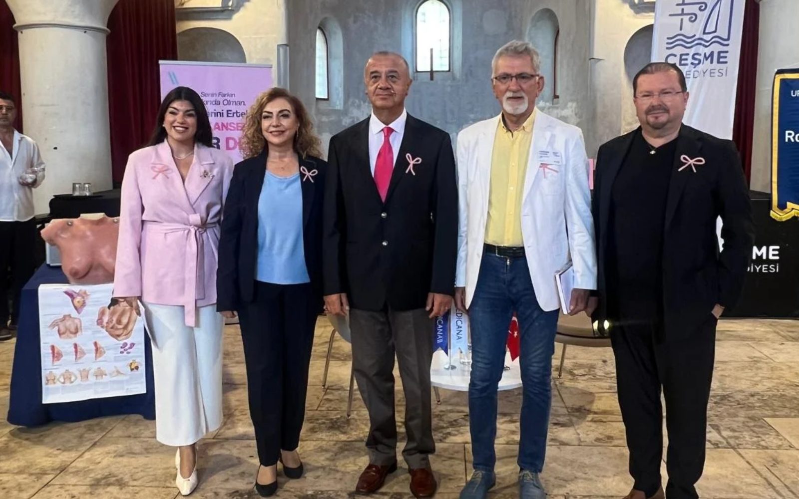 Aya Haralambos’ta Anlamlı Buluşma: ÇEŞTOB Meme Kanseri Farkındalık Söyleşisine Katıldı